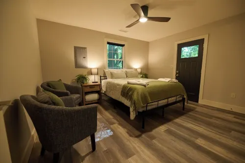Valley Overlook - Cozy 2BR Cabin near Blossom Music Center -Peninsula, Ohio