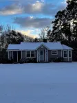 Charming 2-bedroom Cottage with AC and WiFi in Pilot Mountain