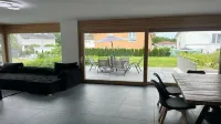 Moderne Ferienwohnung, Platz für 6 Gäste - 2 Schlaf-/ Wohn-/badezimmer, Terrasse