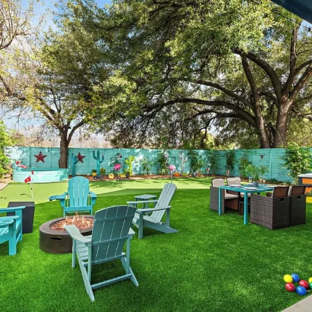 Chic 4Br Austin Retreat w/ Cowboy Pool, Hot Tub & Sauna — Near Downtown