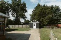 "The Meridian" Modern Stay near Downtown / Airport Hotels near Blue Grass Airport