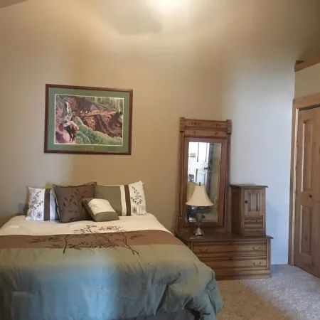 Yellowstone Archview Guesthouse- Stunning Views For Your Ultimate Family Getaway