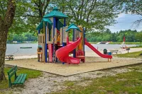 Spacious 5-bedroom country house in tranquil Blakeslee with WiFi, AC