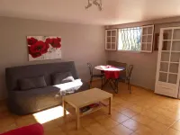 Ground floor of a villa in front of the swimming pool Hotels in Carces