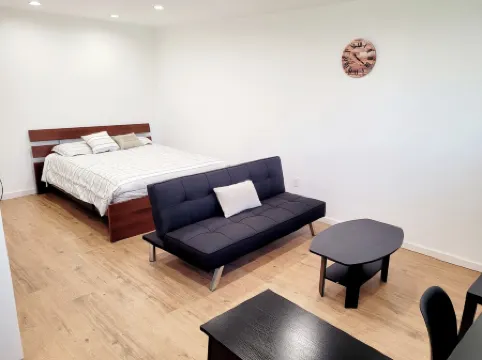 Cozy guest house close to Warner Brothers, Universal Studios, Burbank Airport