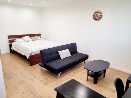 Cozy guest house close to Warner Brothers, Universal Studios, Burbank Airport