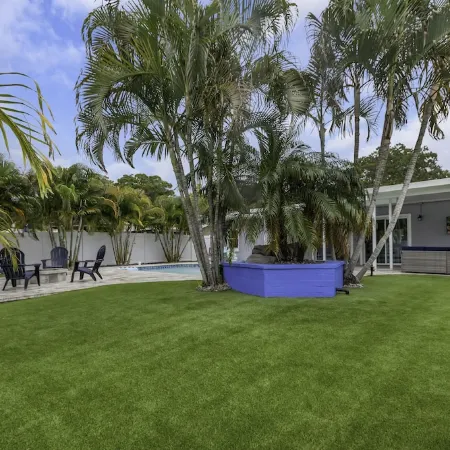 Heated Pool+Fire Pit+Trails+4 Min to Beach