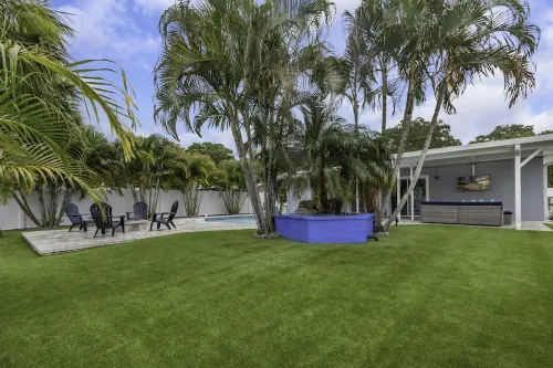 Heated Pool+Fire Pit+Trails+4 Min to Beach