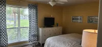 2/2, Sleeps 6, 9 hole golf course on site, pool out your front door, 8 min.beach