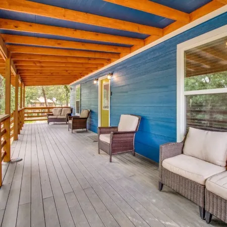 Lakeside Cabin Newly Remodeled .4Mile to Boat Ramp with Boat Parking and Kayaks.