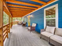 Lakeside Cabin Newly Remodeled .4Mile to Boat Ramp with Boat Parking and Kayaks.