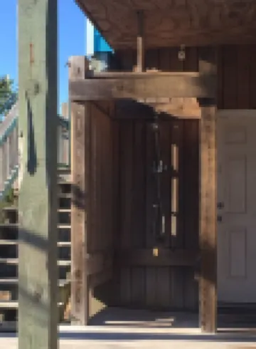 Cedar Island cottage, short walk to beach