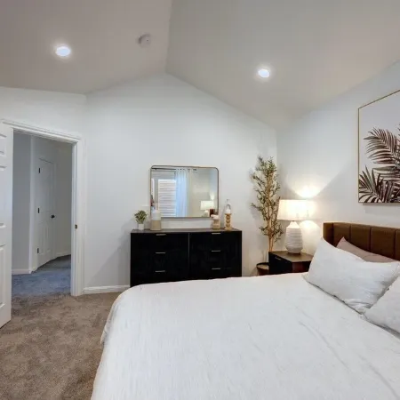 Newly Remodeled 3 Bedroom with Hot Tub!