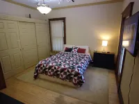 THE WASHINGTON HOUSE - A  4-Bedroom Home 1 Block from Downtown Wisconsin Dells