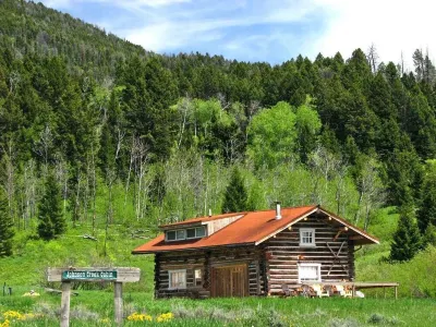 Johnson Creek Cabin * Outstanding Views * 5 Acres of Social Distancing * Sleeps8