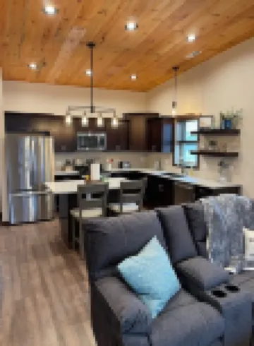Beautiful Apartment Located Downtown Dells!