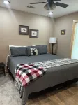 New Cabin on Private Lake with Hot Tub, Gas Grill, Fire Pit & Swings