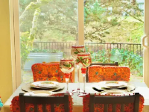 Cozy, Quiet, Bothell River House Hotels in Bothell