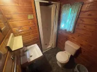 Cabin 3 'Kingfisher' 1 Br, 2 pp, Overlooks Lake, Access to Boats!