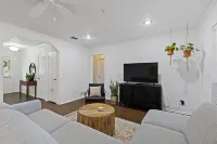 || McKinney Manor || Cottage in Historic Downtown McKinney