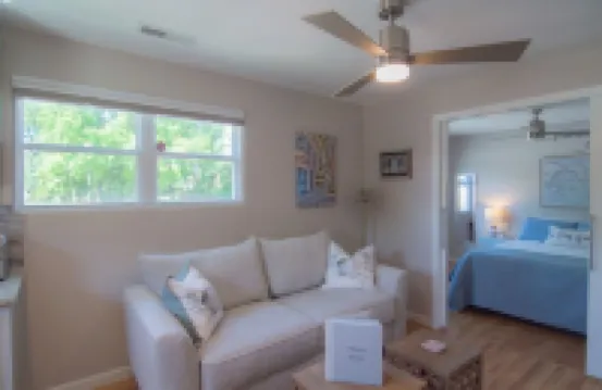 2 Southern Charm Studio 2 is a Private Studio 4 Miles to Downtown Charleston
