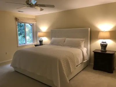 Tysons/McLean 4BDRMs 3Baths >3000 sqft Lux Living Hotels near The Madeira School