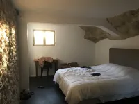 Family farmhouse in the heart of the Luberon Sous Les Toiles de Provence 주변 호텔