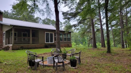 Secluded cabin just 2.5 miles from Troy University