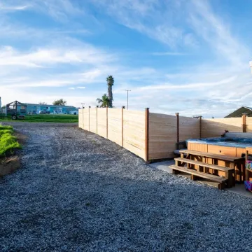 Charming Winchester Guesthouse near Wine Country Отели в г. Менифи