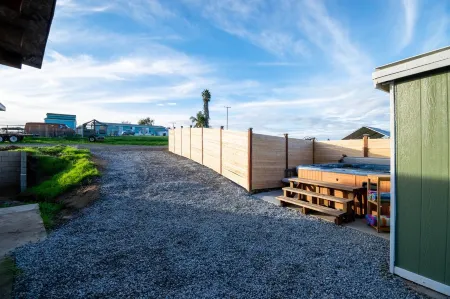 Charming Winchester Guesthouse near Wine Country Отели рядом с достопримечательностью «Парк Спирит»