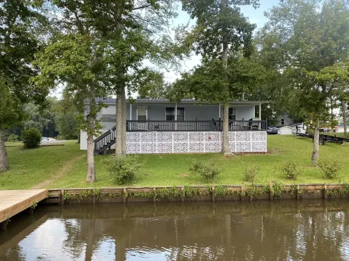 Inspirational Lake Front Escape