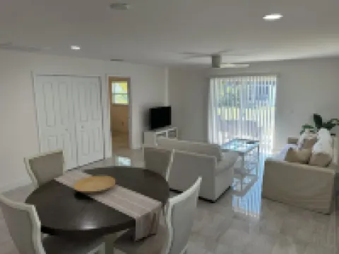 Stylish cozy apt, central location, self check-in, perfect for exploring.