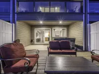 Luxurious Oregon Coast Townhouse with Mesmerizing Views! Hotels in Coos Bay