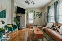 King Bed @ The MadiZEN. No Cleaning Fee! Central Midtown Location!