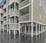 Island Time is the Best Time! 1BR, 1BA, Full Kitchen, Balcony, Pool, etc.