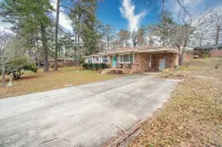 Charming 3 bdrm w/ GAME ROOM & King Sized Bed and TV in Every Room Hotels near Houston Church
