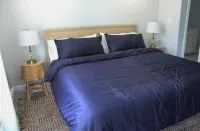 Bluebird Cottage - Cozy 2-bedroom with AC and WiFi on Woodbury Pond