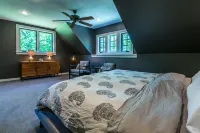 Rustic-Chic Vermont Ski Lodge Near Stratton