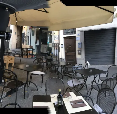 The wisteria, elegant apt old town