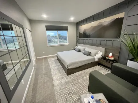 ⭐️ Modern 4BR W/ View - Crater Lake National Park - Running Y Resort ⛳️ House