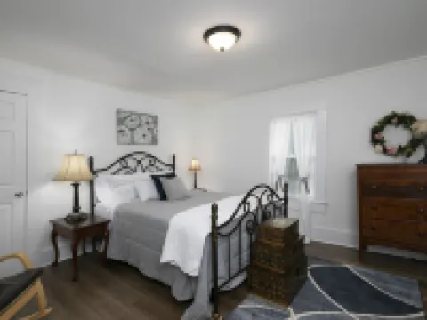 Charming Country Cottage Retreat -  Walking distance to Downtown Hotels in Paulding County