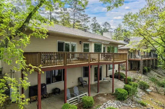 Spacious Lake View Home - Pet Friendly - Private Dock