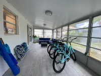 Naples-Vanderbilt beach house <1 mile to beach