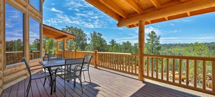 Gorgeous 5 Bedroom Log Cabin for your ALL YEAR relaxation by Zion National Park Hotels in Kane County