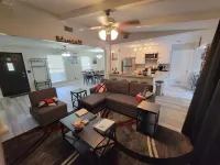 Peaceful Hideaway -5mins to base, Outdoor Pool, W+D, 3/2