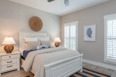 From the Owners Seen on HGTV! Deluxe Beach Villa, Quick Beach Access!