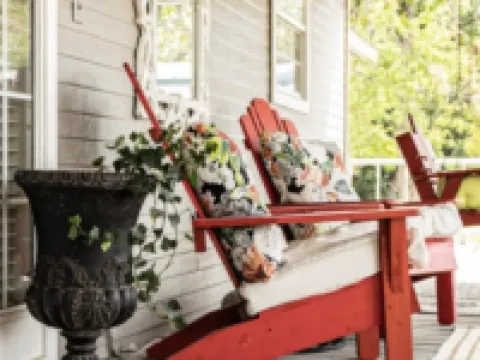 Cute and cozy cottage in Atoka, home of Reba’s Place. Hoteles en Atoka