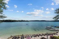 Waterfront Condo, Private Beach, Outdoor/Indoor Pools, & Walkable to Downtown