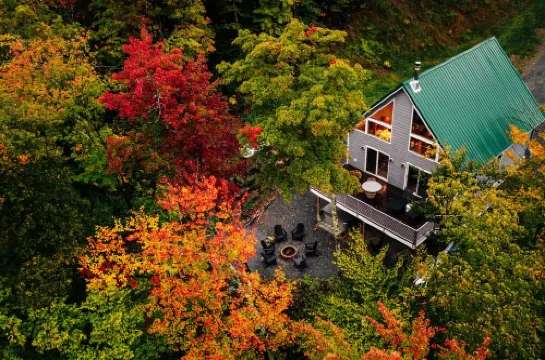 Lakeview☀️Near Stowe🥾4 Bedroom👨‍👩‍👧‍👦Hot Tub🥂Mountain View🏔Canoe🛶Game Room🎱Swimming🏊‍♀️