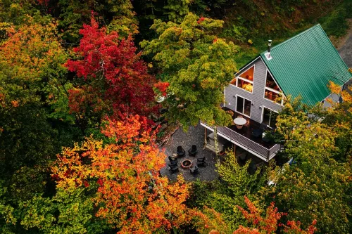 Lakeview☀️Near Stowe🥾4 Bedroom👨‍👩‍👧‍👦Hot Tub🥂Mountain View🏔Canoe🛶Game Room🎱Swimming🏊‍♀️